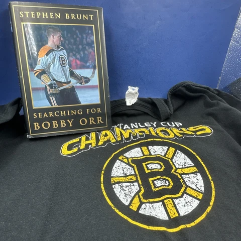 Boston Bruins Lot of 2 Stanley Cup Champions Shirt and Bobby Orr Book NHL Hockey Cover