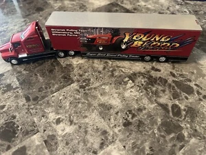 1/64 Pulling Tractor - Picture 1 of 4