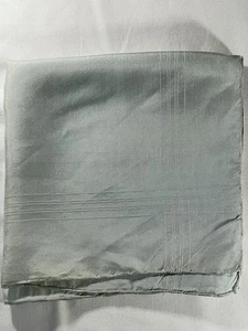 Vintage hellblaues Seideneinstecktuch/Taschentuch - handgerollt - Bild 1 von 4