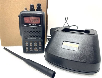 YAESU FT-60R RADIO TRANSEIVER DUAL BAND HANDHELD w RAPID CHARGER BASE & BATTERY - Image 1 of 4
