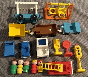 Lote de figuras Fisher Price Little People vintage vehículos coches muebles columpio - Imagen 1 de 6
