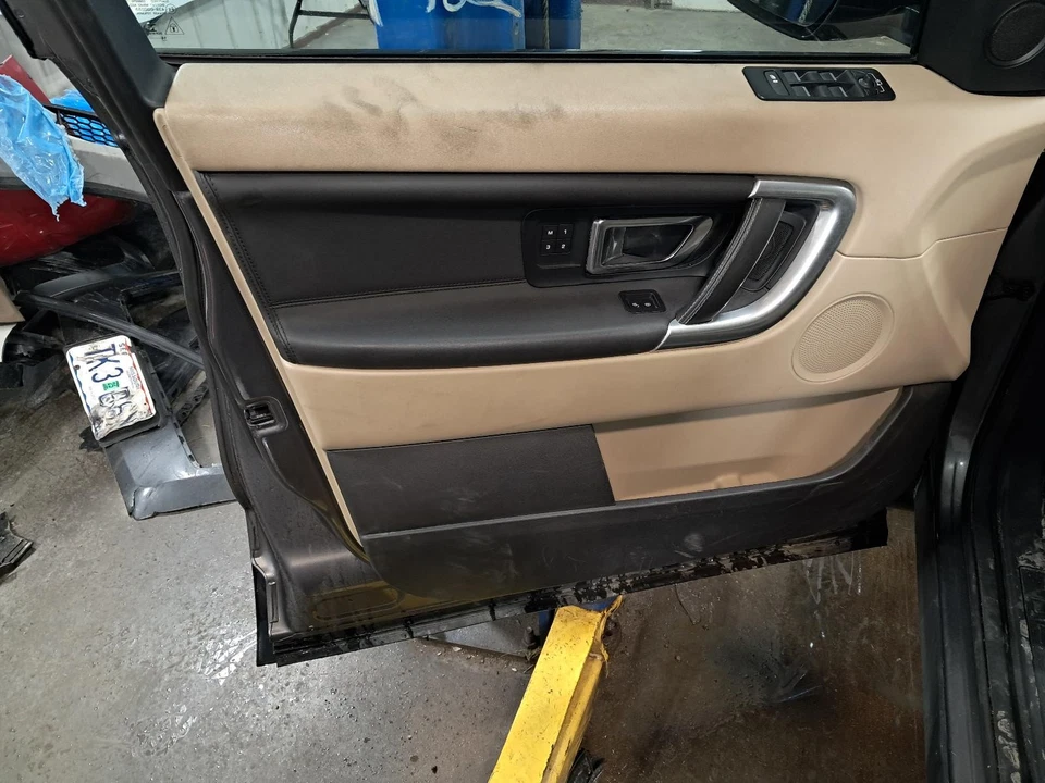 Used Front Left Door Interior Trim Panel fits: 2017 Land rover Discovery sport Foto 1 de 4