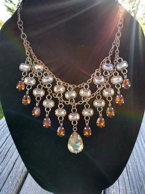 Collar Babero Tono Dorado Metal Crema y Marrón Plástico Estrás 19.5" Foto 1 de 4