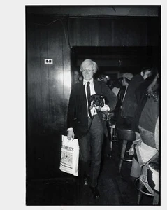 Andy Warhol with Dog - Oscar Abolafia (1973) - Picture 1 of 2