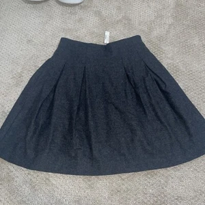 Neu mit Etikett Madewell plissierter anthrazitfarbener Rock gefüttert Größe 0 89 $ - Bild 1 von 2
