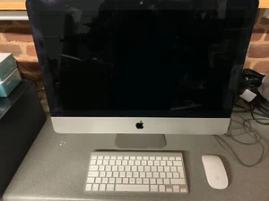 2015 Apple iMac 21.5" SIERRA BASED ADOBE CS6 SOFTWARE PACK - 8GB RAM - 500GB SSD - Bild 1 von 4