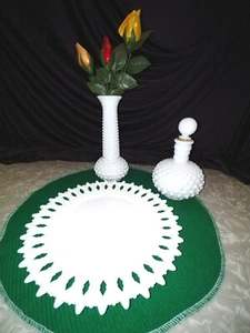MOTHERS DAY GIFT MILK GLASS AND PORCELAIN ROSES VINTAGE COLLECTIBLES - Picture 1 of 12