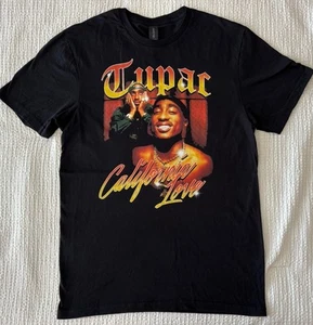 Tupac Herren kleines schwarzes T-Shirt 90er Rap Band Konzert Shakur California Love gebraucht, in einwandfreiem Zustand - Bild 1 von 7