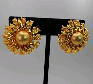 Vtg MONET Goldtone Sunburst Clip On Earrings 1.25" Round - Picture 1 of 6