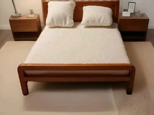 Miniature Dollhouse Bed Teak Timber with White Velour Mattress & Pillows 1/12th - Bild 1 von 5