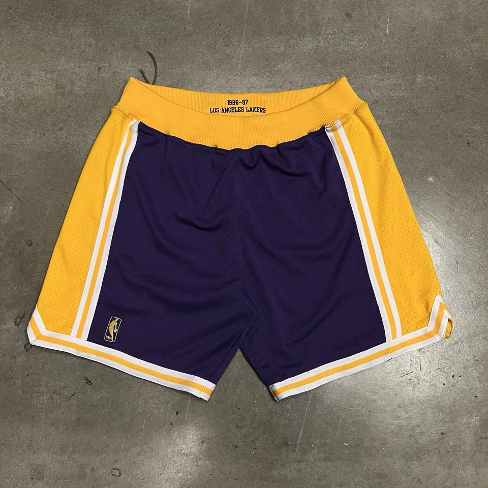 Подлинные мужские шорты Mitchell & Ness Los Angeles Lakers 1996-97 размер XL Kobe Bryant - Изображение 1 из 4