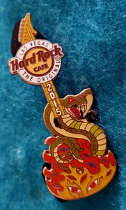 GUITARRA LAS VEGAS THE ORIGINAL 2015 COBRA SNAKES EYES HAVE IT Hard Rock Café PIN - Imagen 1 de 1
