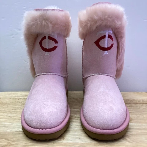 MINNESOTA TWINS Cuce Shoes MLB Pink Faux Fur Boots (Girls' Size 4) YOUTH Cover
