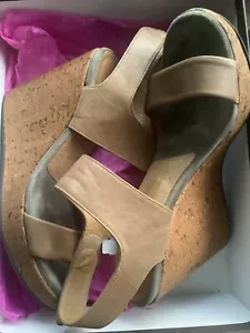 Chie Mihara DIDAC 2 Band Wedge Platform Gr. 39 Sand/Taupe Neuwert Leder / Kork - Bild 1 von 9