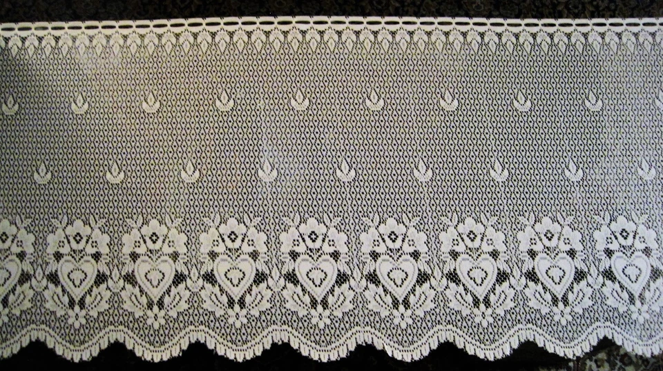 CENEFA CORTINA DE ENCAJE DISEÑO CORAZONES 24" CAÍDA, FONDO FESTONEADO - SE VENDE POR YARDA Foto 1 de 4