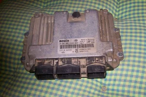 Centralina motore Nissan Primera Hatchback 1.9dCi 0281011646 - Foto 1 di 1