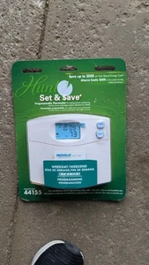 Hunter Programmable Thermostat For Heating & Cooling systems Model 44155 -SEALED - Picture 1 of 1