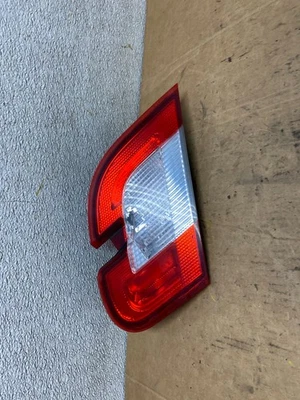 Luz trasera interior para pasajero derecho Ford Taurus 2010 2011 2012 OEM T2991 DW Foto 1 de 4