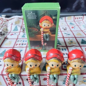 Vintage Punze Weihnachten Elfe Strumpf Aufhänger 4er Set Mantel Deko - Bild 1 von 15