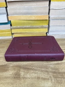 NIV Holy Bible Take-It-Anywhere Compact Zondervan Burgandy 2011 Faux Leather - Foto 1 di 13
