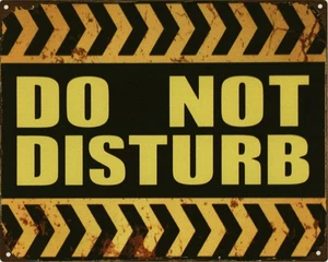 Cartel de chapa Moritz DO NOT DISTURB negro amarillo 20 x 25 cm retro vintage pared - Imagen 1 de 3