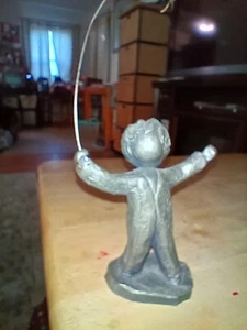 Walli Ortman Hudson Pewter Boy Flying Kite - Bild 1 von 6