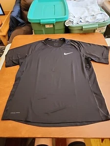Nike Pro Dri-Fit Men's XL Slim Fit S/S Solid Black Activewear Shirt EUC. SB2 - Picture 1 of 9