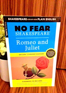 Romeo and Juliet: No Fear Shakespeare Deluxe Student Edition by SparkNotes (PB) - Bild 1 von 4