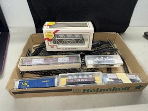 Lotto treni scala N ponte a capriata, 5 vagoni e binario. Baby Ruth, L&N, Frisco... - Foto 1 di 12