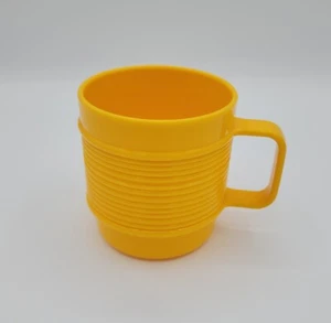 Rubbermaid Tazza impilabile gialla 3819 - Foto 1 di 2