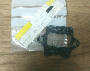 13156-11300 SUZUKI REED VALVE GASKET GT250 - Picture 1 of 2
