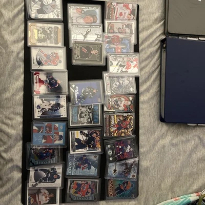 Lote de tarjetas de hockey: ¡novatos, numerados, parches y más! Tarjetas Plus 300+ Foto 1 de 4