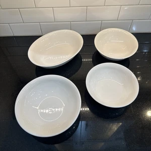 Lote de 4 - Cuencos para servir blancos de filigrana Pfaltzgraff de 7,5” (x2) y 8,5” redondos, 1 ovalado - Imagen 1 de 23