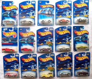 HOT WHEELS KONVOLUT: 15 VERSCHIEDENE CORVETTE'S 2001 - 2004. MOC. - Bild 1 von 21