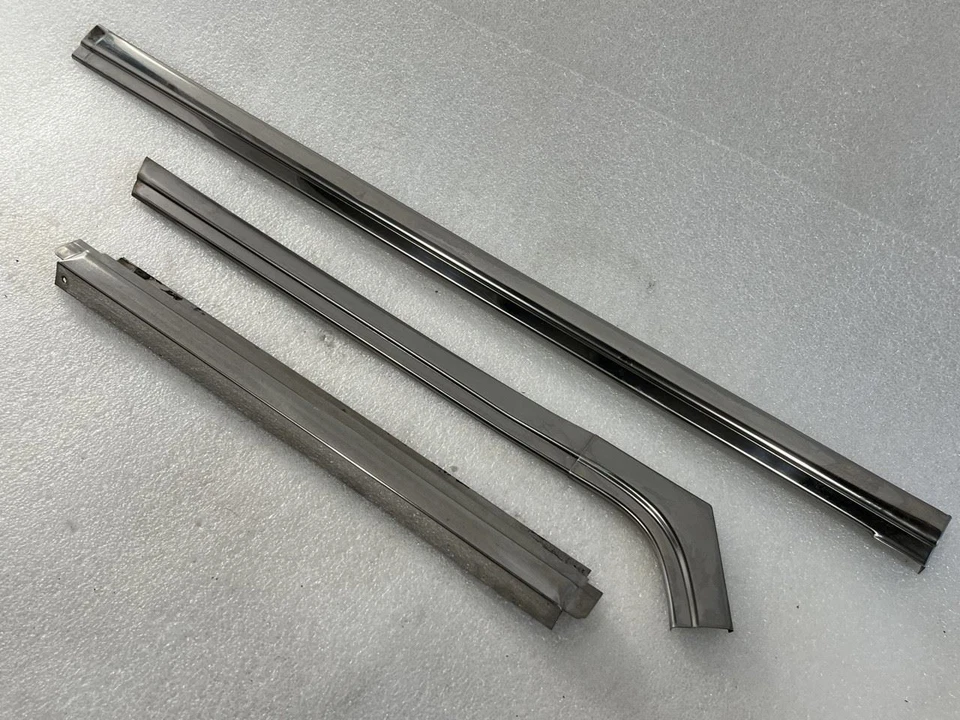 1987 1988 1989 1990 1991 JEEP GRAND WAGONEER RIGHT QUARTER GLASS TRIM MOLDINGS - Image 1 of 4