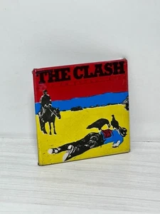 Vintage THE CLASH "Give Em Enough Rope" Pin Pinback Badge 1978 RAR - Bild 1 von 14