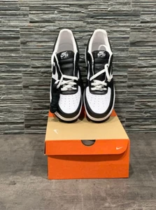 NIKE AIR FORCE 1 TERROR SQUAD BLACKOUT 44 NUOVO - Foto 1 di 9