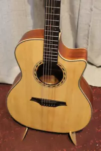 Chitarra BROMO Tahoma Series Auditorium con pickup + cutaway *ESPOSITORE* - Foto 1 di 16