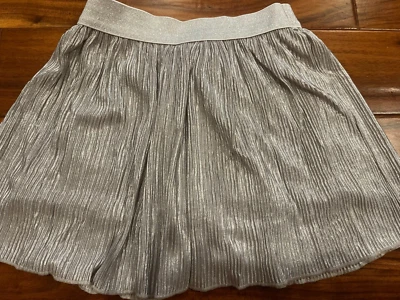 TOTAL GIRL gris plata FALDA SKORT elegante ELASTIZADO pantalones cortos brillantes GRANDE 10-12 Foto 1 de 2
