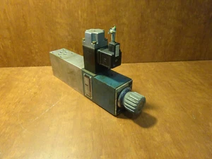 Bosch hydraulic pressure switch 810 025 524 - Picture 1 of 4