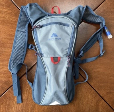 Mochila exterior Ozark Trail 14 litros de capacidad con depósito de hidratación/agua de 2L Foto 1 de 4