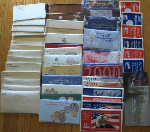 1968 to 2007 Mint Sets U.S. Mint 38 Sets P And D Mint Set Uncirculated COA Box Cover