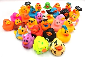 30 patos de goma Jeep a granel surtidos patitos para crucero de patos, más 30 etiquetas - Imagen 1 de 13