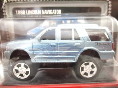 MOTOR MAX - Lincoln Navigator 1998 elevado 4x4 Donk - fundido a presión 1/64 Foto 1 de 4