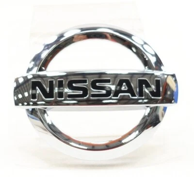 Emblema de escotilla puerta levadiza cromada 90890EM30A para Nissan Versa 2007-2012 nuevo OEM Foto 1 de 4