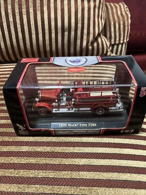 Mack Type 75BX 1935 Departamento de Bomberos de Hannover No. Camión de bomberos rojo 1 unidad 133 1:43 Foto 1 de 4