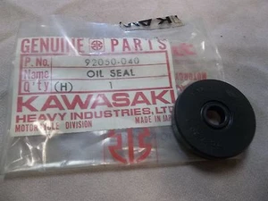 SELLO ACEITE EMBRAGUE KAWASAKI KH250 KH400 S1 S2 S3 NOS/OEM 92050-040 KH 250 400 - Imagen 1 de 1
