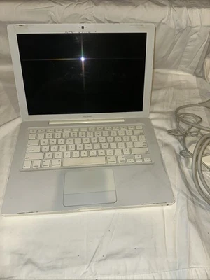 Apple MacBook 13 in 2007 White/Intel Core 2 Duo - Image 1 of 4