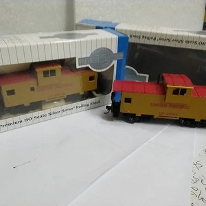 BACHMANN HO SILVER SERIES 36ft WIDE VISION CABOOSE UNION PACIFIC X 2 - Picture 1 of 4