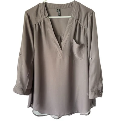 Blusa para mujer Maurices color topo cuello en V manga enrollable bolsillo XL Foto 1 de 4